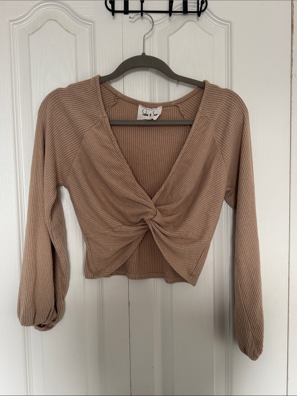 Sadie & Sage Taupe Knit Twist-Front Long-Sleeve Top
